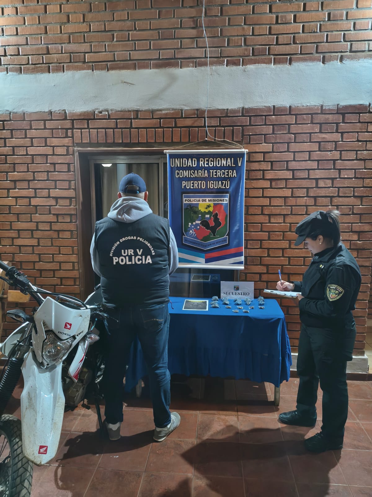 Iguazú: choque de tres motos dejó al descubierto un dealer que llevaba marihuana 3
